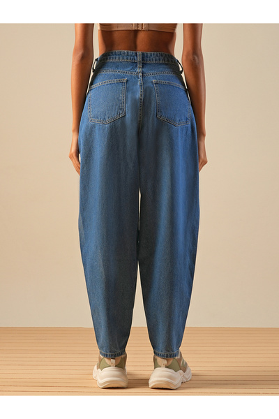 Globus By Styli Light Fade Mid-Rise Barrel Fit Jeans