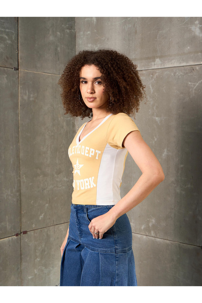 Sassafras By Styli Beige New York Print V Neck Fitted T-Shirt