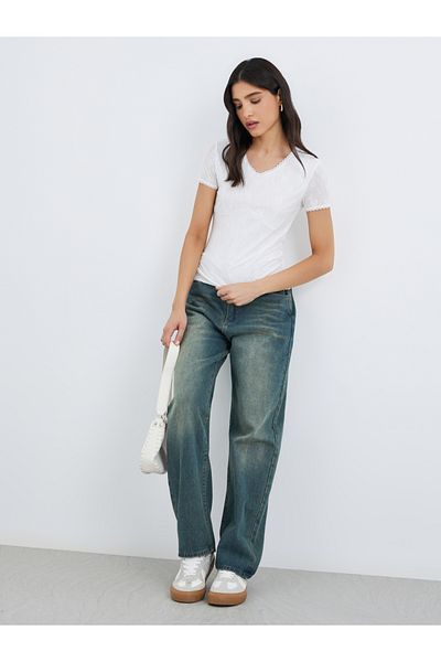 Styli Textured Lace Trim V-Neck Knit Top