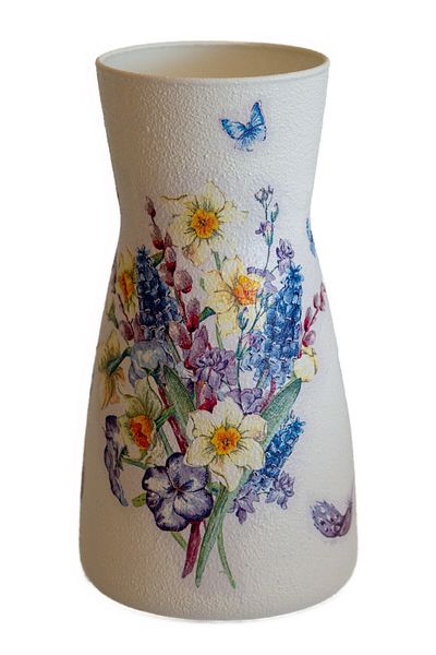 Kumiko Art Vase decorated with spring flowers