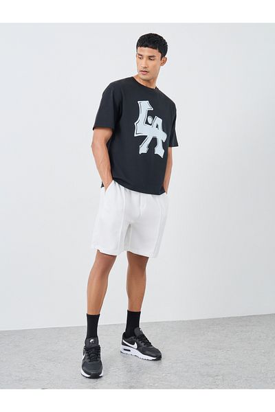 Styli Men White Regular Fit Solid Shorts with Pintuck