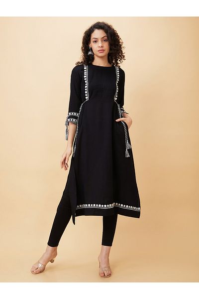 Globus By Styli Embroidered Round Neck Cotton Straight Kurta