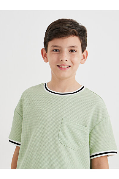 Styli Boys Green Contrast Ribbed Tipping T-Shirt and Shorts Set