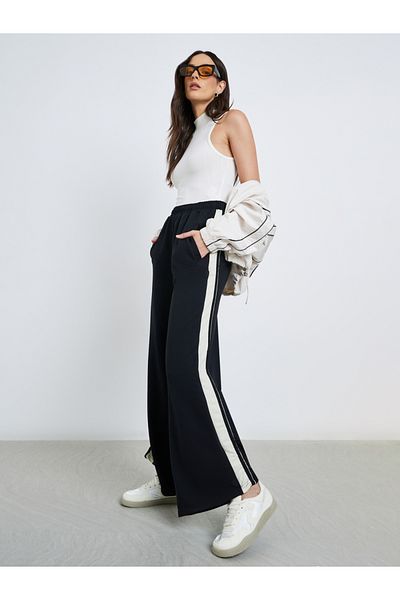 Styli Women Black Contrast Side Seam Detail Joggers