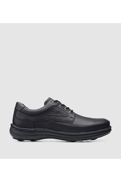 CLARKS حذاء ديربي نيتشر ثري للرجال باللون الأسود