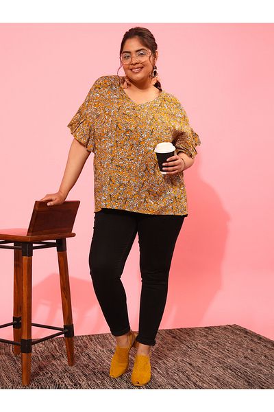 CURVY STREET By Styli Plus Size Floral Printed V-Neck Top