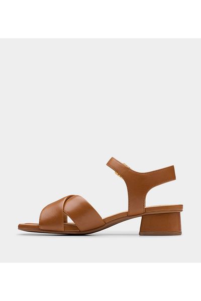 CLARKS صندل Serina35 Cross للنساء باللون البني