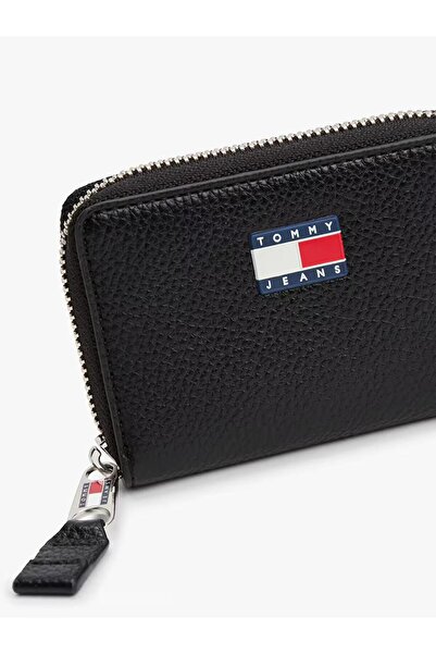 Tommy Hilfiger Women's Textured Outer Surface Two Main Compartments Flag Logo Black Wallet Aw0Aw17642-Bds