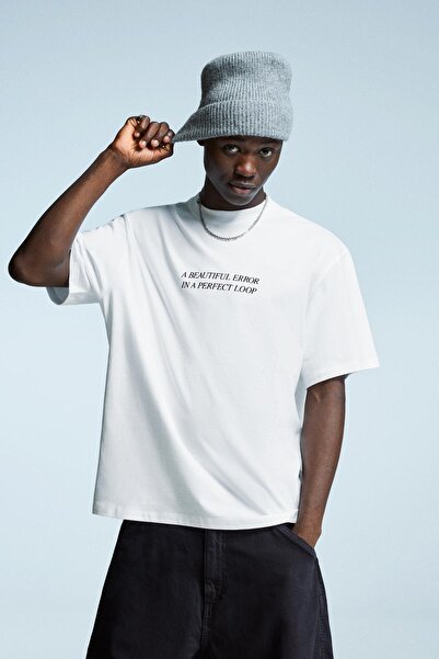 Bershka تي شيرت بأكمام قصيرة مع طباعة