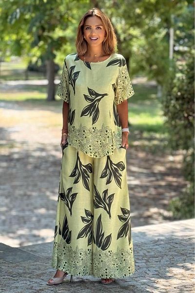 Nevin Kaya Moda Set de două piese bluză cu pantaloni cu model de flori de măsline verde Sicily