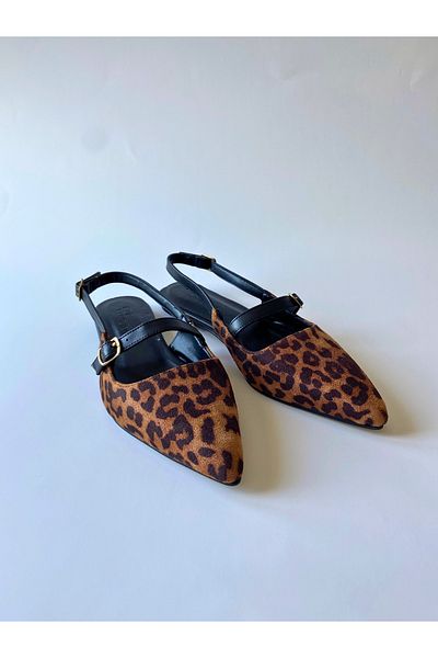 Odie Collection Women's Single Strap Buckle Pointed Toe Ballerinas