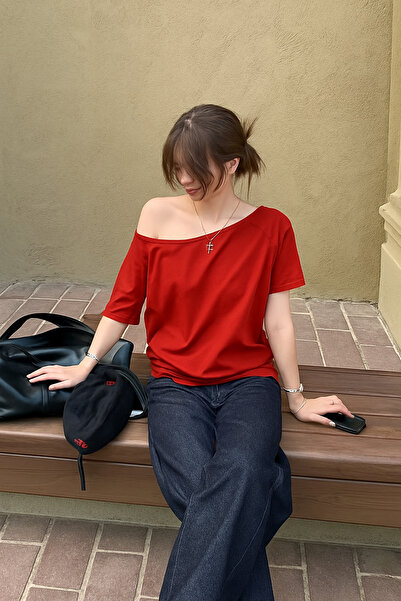 Tarz Cool Red Women's Off Shoulder Boat Neck Oversize T-Shirt