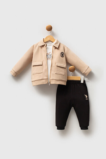 U.S. Polo Assn. طقم U.S. Polo Assn للأولاد الرضع، باللون البيج