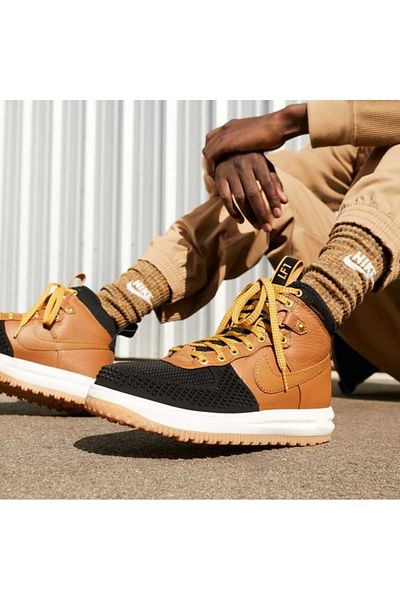 Nike men's sneakers 805899-202 brown