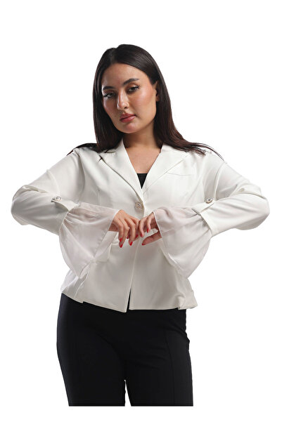 SUGA Blanca's elegant summer jacket