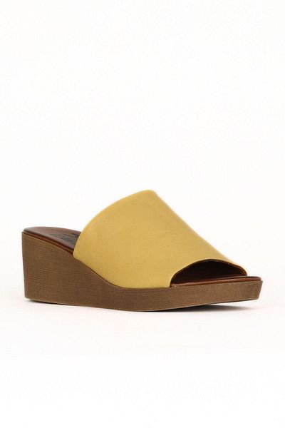 Bueno Shoes Yellow Leather Women's Wedge Heeled Slippers 01We3903