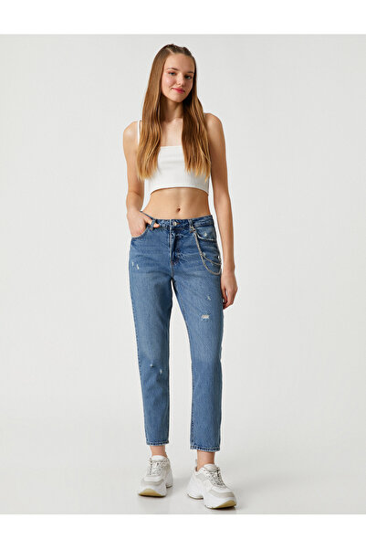 Koton بنطلون جينز بخصر مرتفع وتفاصيل سلسلة وساق أنحف - Mom Jean