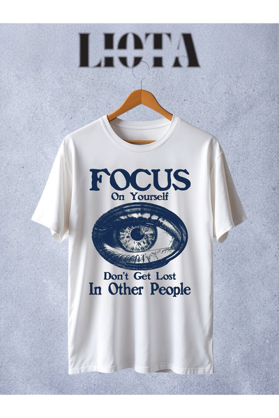 Vordevia تي شيرت مطبوع بتصميم التركيز