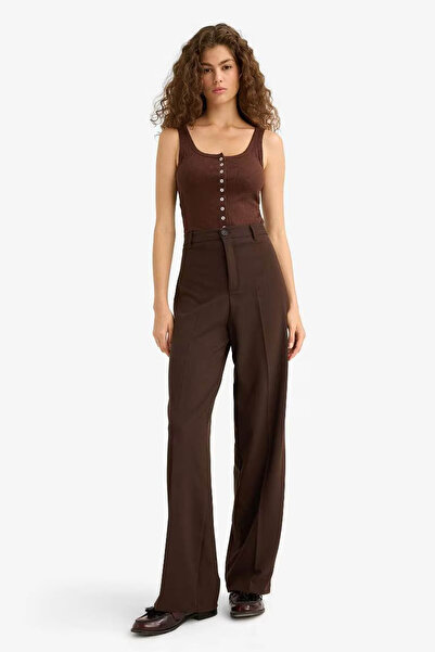 DeFacto بنطلون نسائي بقصة مستقيمة وجيوب جانبية باللون البني F6214AX/BN207