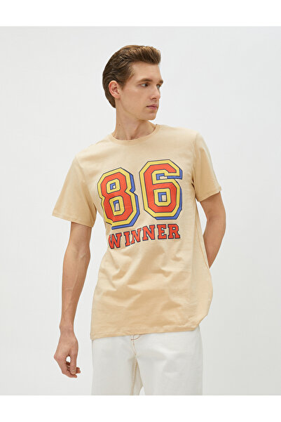 Koton تي شيرت جامعي مطبوع بأكمام قصيرة ورقبة دائرية وقصة ضيقة