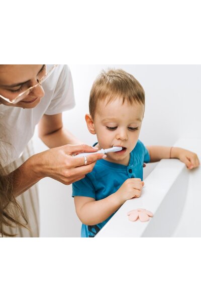 BabySnugg Periuta de dinti bebe din silicon cu 2 capete si ventuza, fara BPA, PVC, Latex si Ftalati