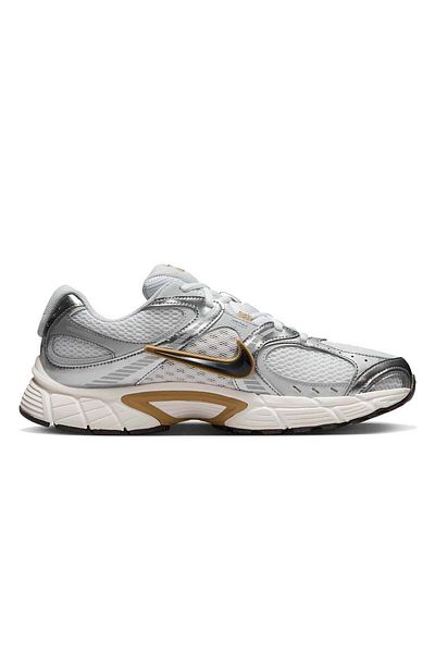 Nike V5 RNR Sports Shoes