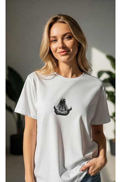 Bheka Concept تي شيرت نسائي أبيض كبير الحجم مطبوع عليه يوجا كوالا - 100% قطن