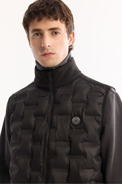 Avva Men's Black Stand Collar Water Repellent Windproof Lightweight Puffer Comfort Fit Vest A52Y6583