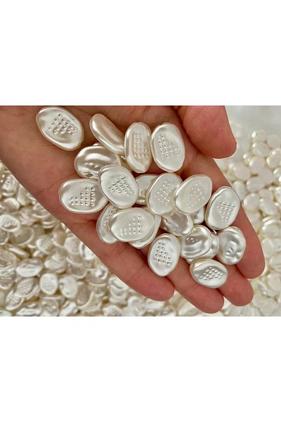 312 KONSEPT 30 Pieces of Floor Dotted Trapezoid Pearlescent Beads 20 mm