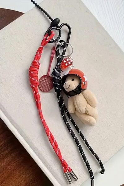 İLKYAZ Accesoriu pentru geantă cu cască de ursuleț roșu (GEANTA NU ESTE INCLUSĂ)