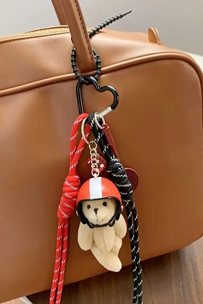 İLKYAZ Accesoriu pentru geantă cu cască de ursuleț roșu (GEANTA NU ESTE INCLUSĂ)