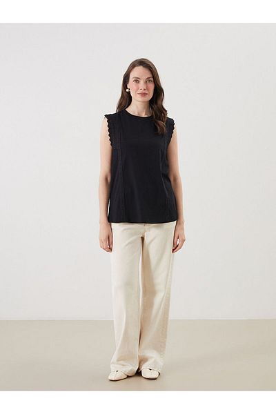 LC Waikiki Quality Parts from Celebi Store |   Grace Black Crew Neck Lace Detailed Blouse