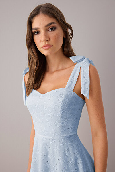 Kolekcia Trendyol Svetlomodrá sukňa s výstrihom v páse, rovné maxi tkané šaty TWOSS25EL00863