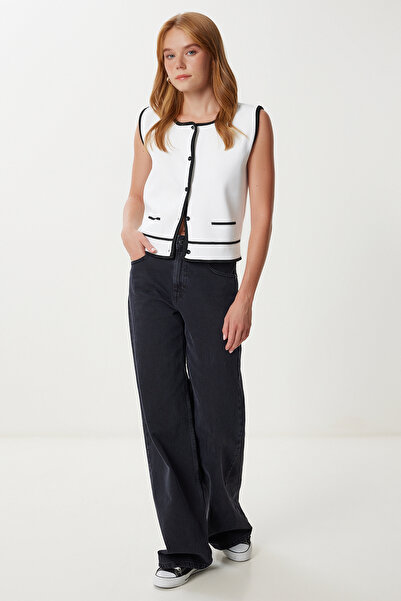 Happiness İstanbul Weiße Damen-Strickweste mit kontrastierenden Streifen YY00265