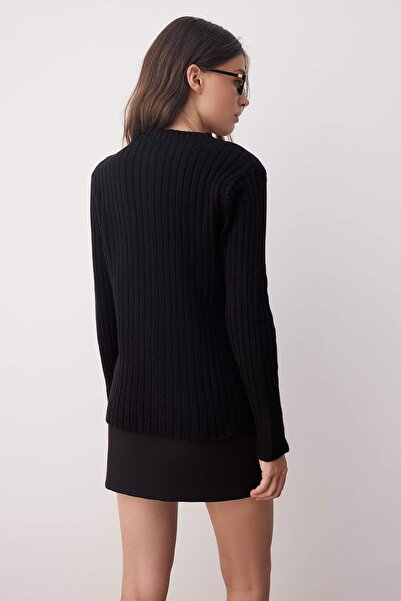 Trendyol Collection Black Button Detailed Soft Textured Slit Detailed Knitwear Cardigan Twoaw26Hi00096