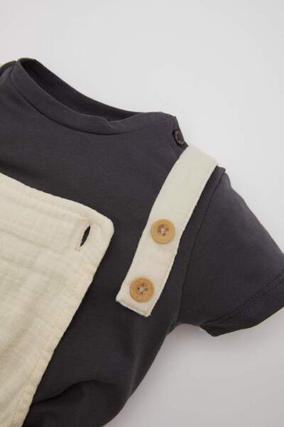 DeFacto Erkek Bebek 3lü Takım Müslin Kısa Kollu Tişört Salopet Şapka C4362A524SM