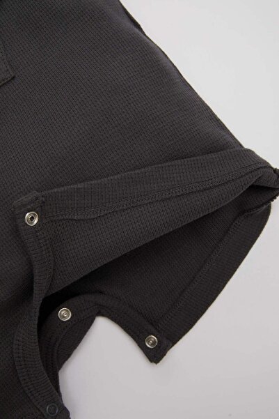 DeFacto Jumpsuit mit Waffelmuster für Neugeborene Jungen mit Hunde-Print - Kurzarm C9631A524SM