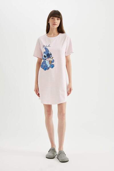 DeFacto Disney Lilo & Stitch Nachthemd mit Rundhalsausschnitt und kurzen Ärmeln – Normale Passform D1528AX24SM