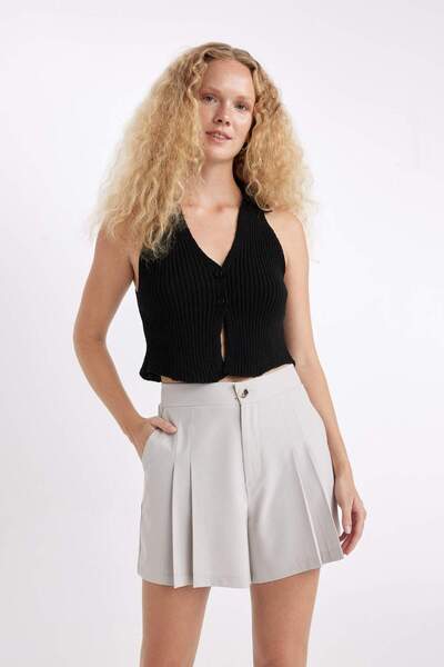 DeFacto Regular Fit Yüksek Bel Pileli Şort D0963AX24SM