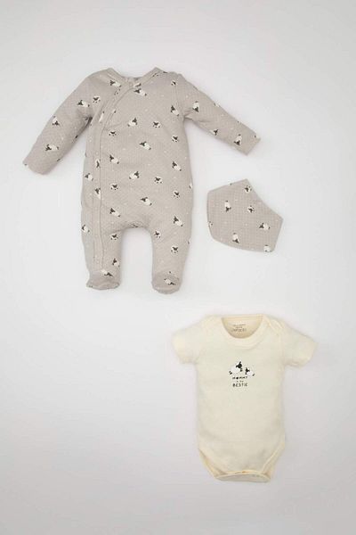 DeFacto Baby Boy 3 Piece Set Patterned Long Sleeve Romper Short Sleeve Snap Body Baby Bib C2809A524Sp