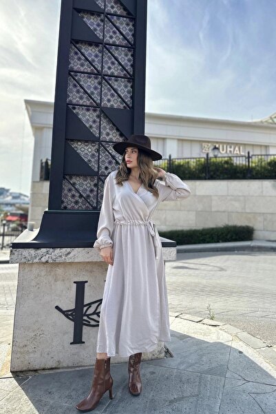 NEW LAVİVA Дамска бежова рокля с кръстосана деколте, цепка, колан в талията, еластични маншети, свободна кройка, дълга рокля