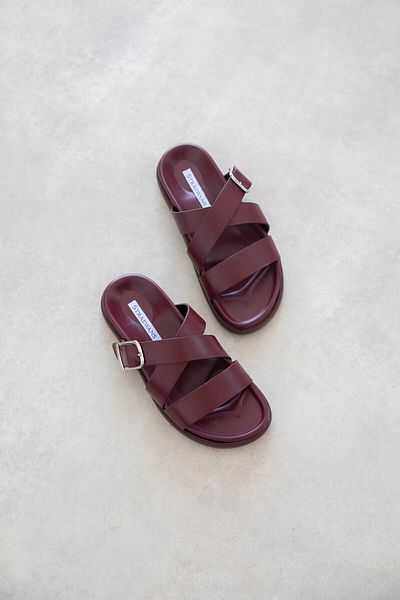 STRASWANS Norkys Women's Buckle Detail Daily Comfort Slippers Claret Red