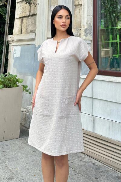 NEW LAVİVA فستان متوسط الطول بتفاصيل جيب لوتس باللون البيج