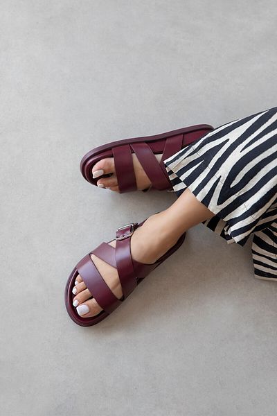 STRASWANS Norkys Women's Buckle Detail Daily Comfort Slippers Claret Red