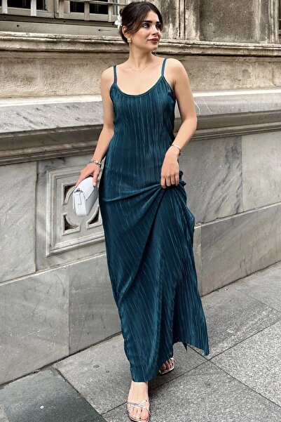 NEW LAVİVA فستان نسائي بطيات طويلة وفتحة رقبة على شكل حرف V باللون الأخضر الز...