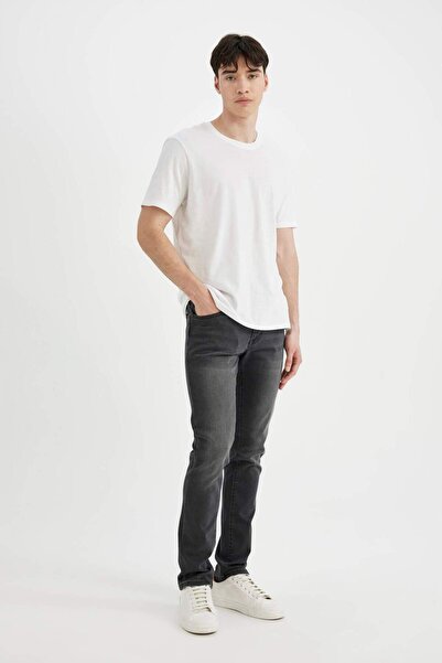 DeFacto Pedro Slim Fit Dar Kalıp Normal Bel Dar Paça Jean Pantolon C5681AX24SM