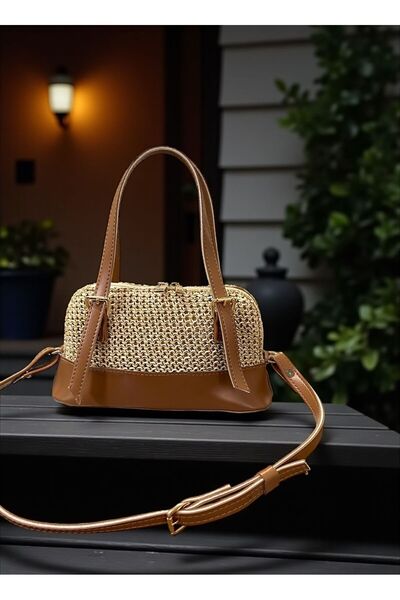 LEATHEROO حقيبة باغيت نسائية ذات تصميم خاص بلون الجمل