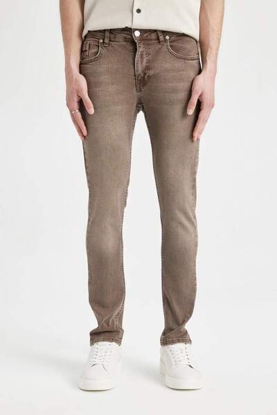 DeFacto Pedro Slim Fit Dar Kalıp Normal Bel Dar Paça Jean Pantolon C5874AX24SM