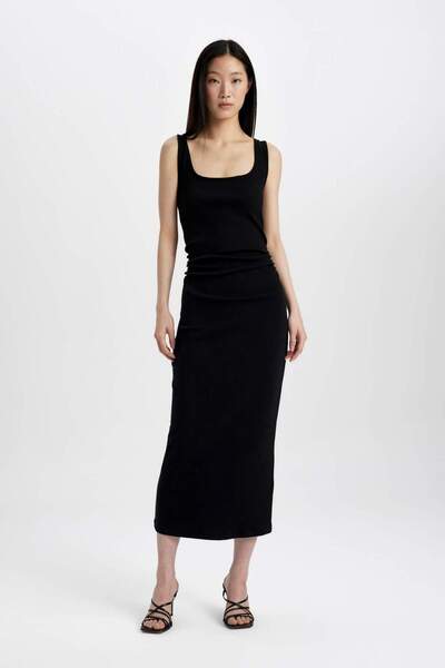 DeFacto فستان متوسط ​​الطول بدون أكمام وياقة مربعة وقصة مستقيمة C4819AX24SM