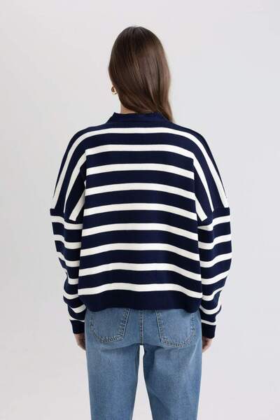 DeFacto V-Neck Striped Wide Fit Knitwear Cardigan - Oversize D1425Ax24Sm
